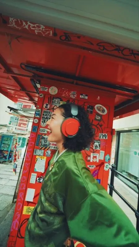 Dyson Ontrac × Artist — still 02